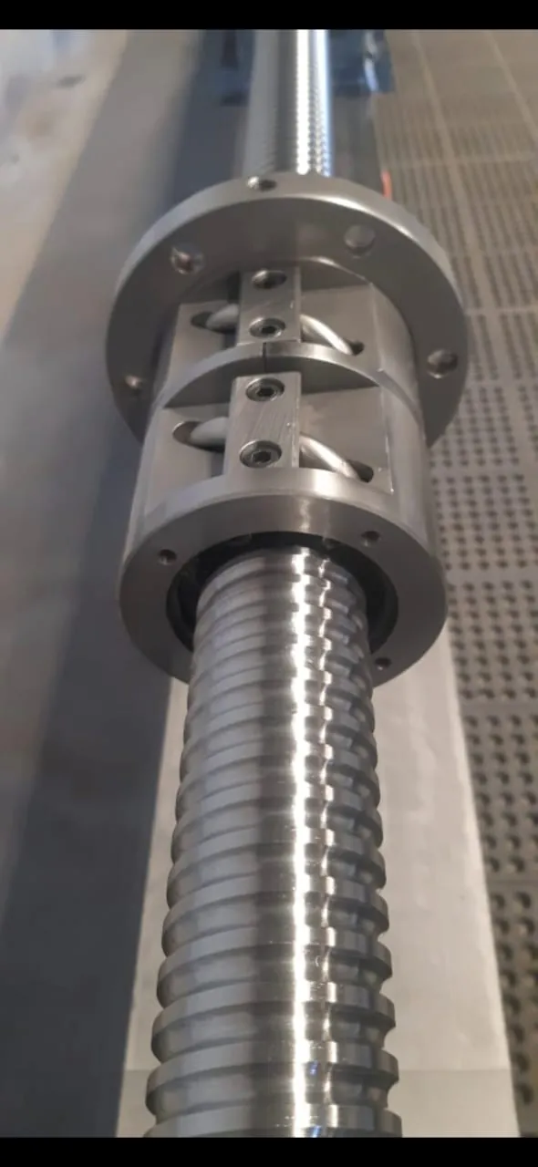Reparación de tornillo bola CNC